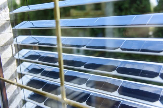 Akıllı panjur güneşten elektrik üretiyor