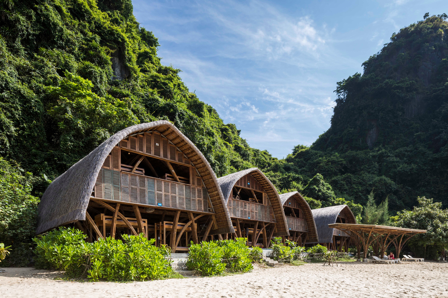 Sürdürülebilir glamping tesisi bambu kulübelerden oluşuyor