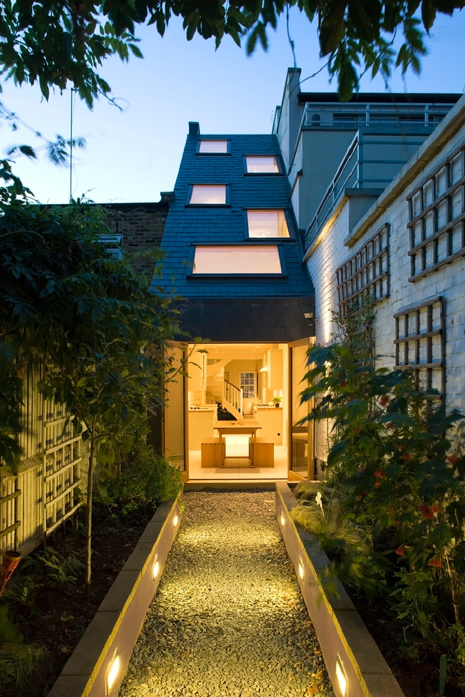 Bol bol doğal ışık alan bu ev Londra'nın en dar evlerinden biri