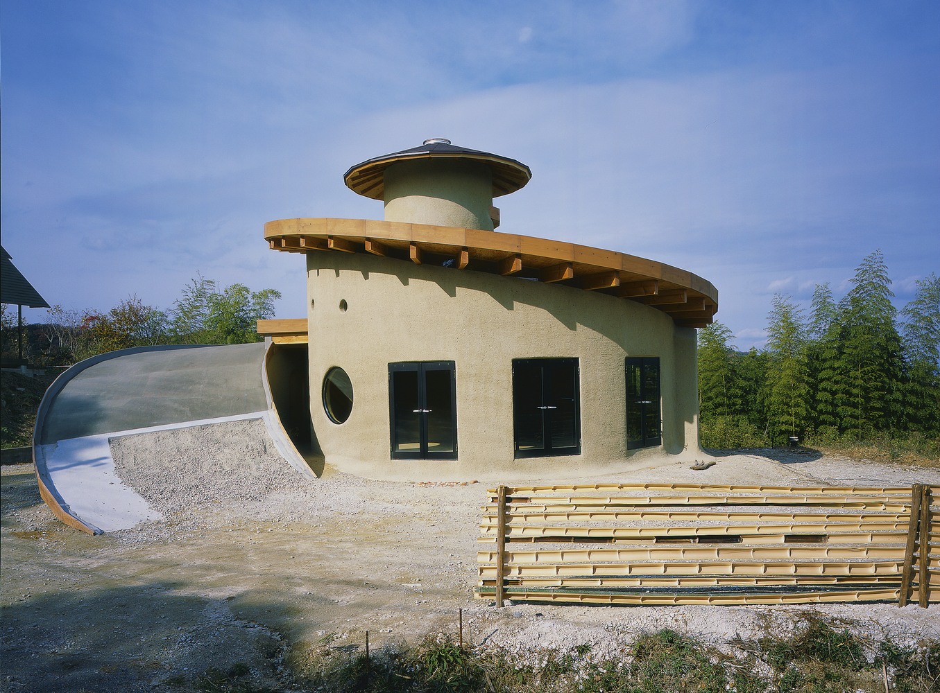 Spiral evin çatısında permakültür bahçesi var