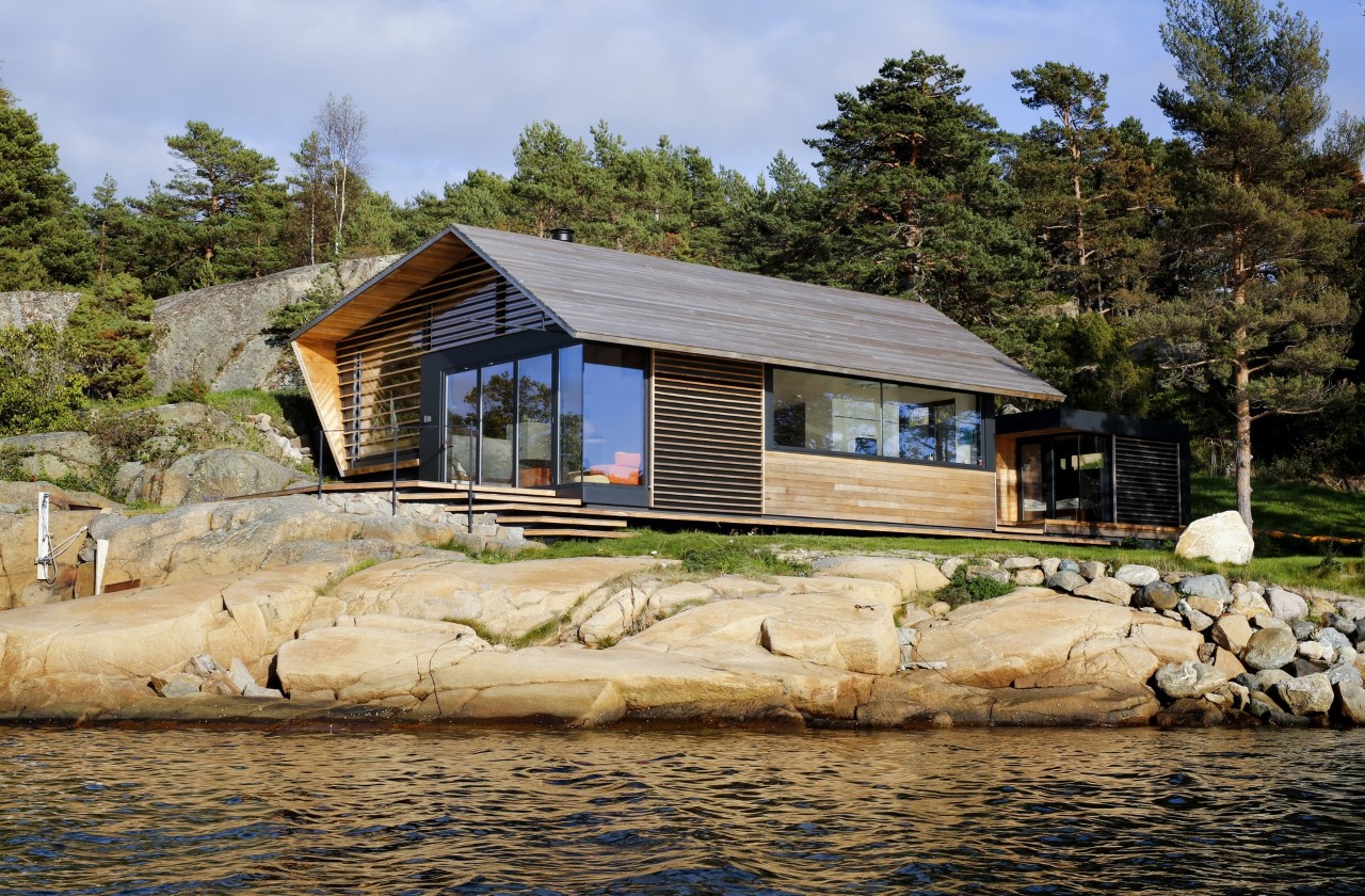 Deniz kıyısında bir ev