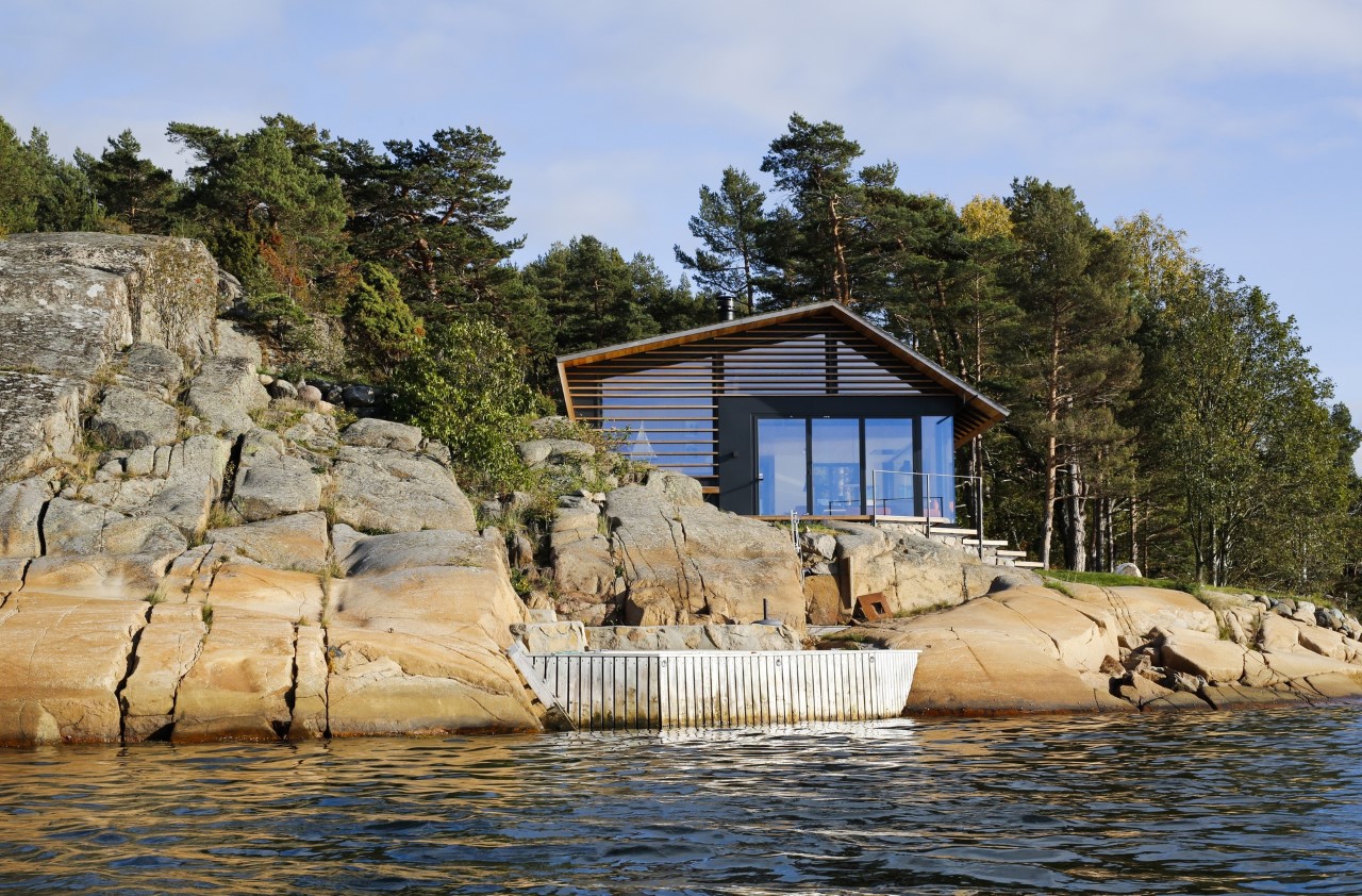 Deniz kıyısında bir ev