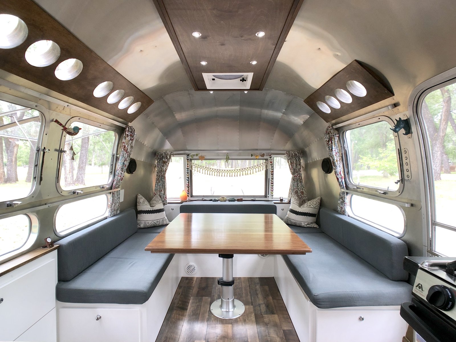 İkonik karavan Airstream sürdürülebilir mikro eve dönüştürüldü