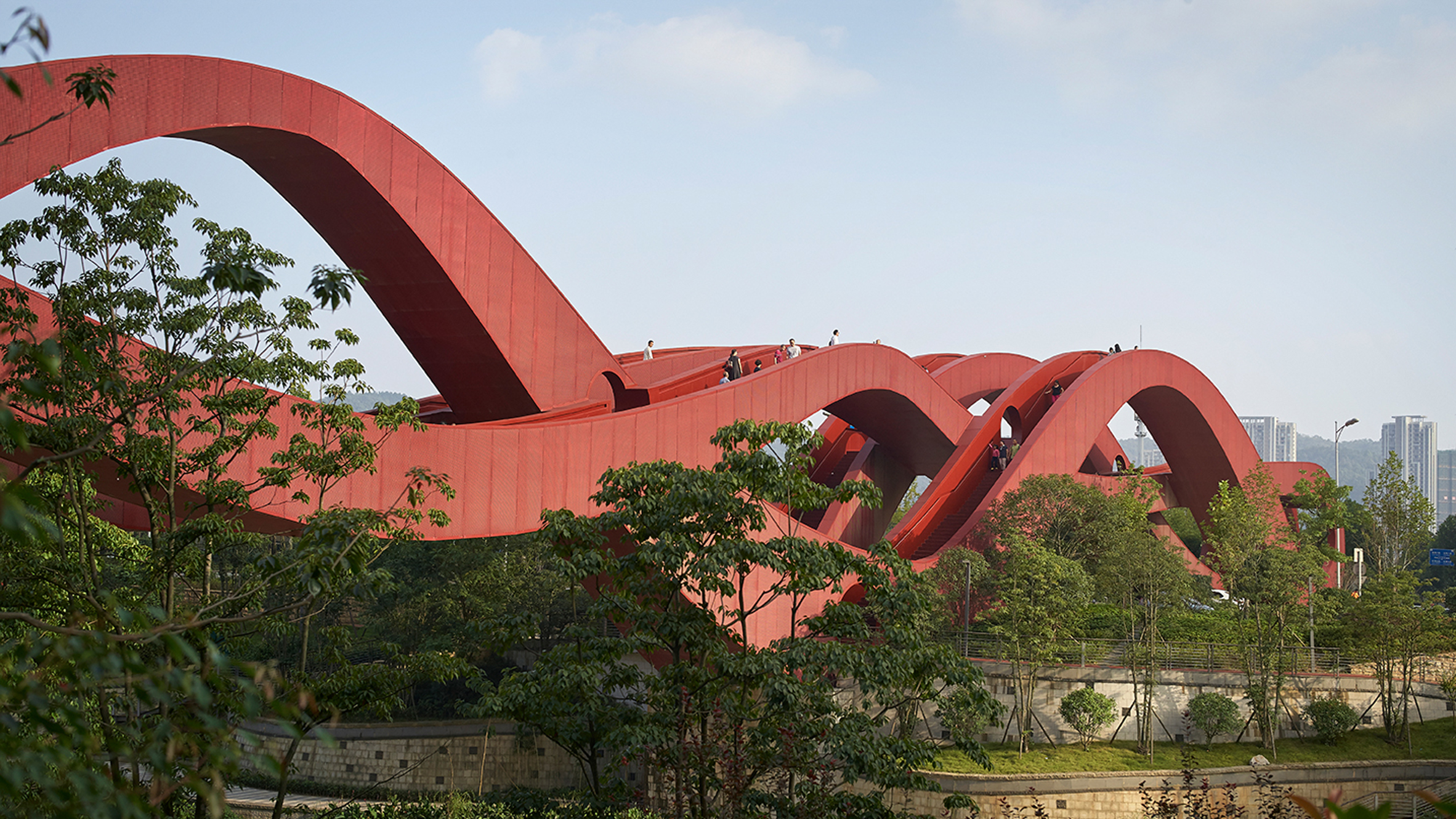 Çin’deki Dalgalı Kırmızı Köprü