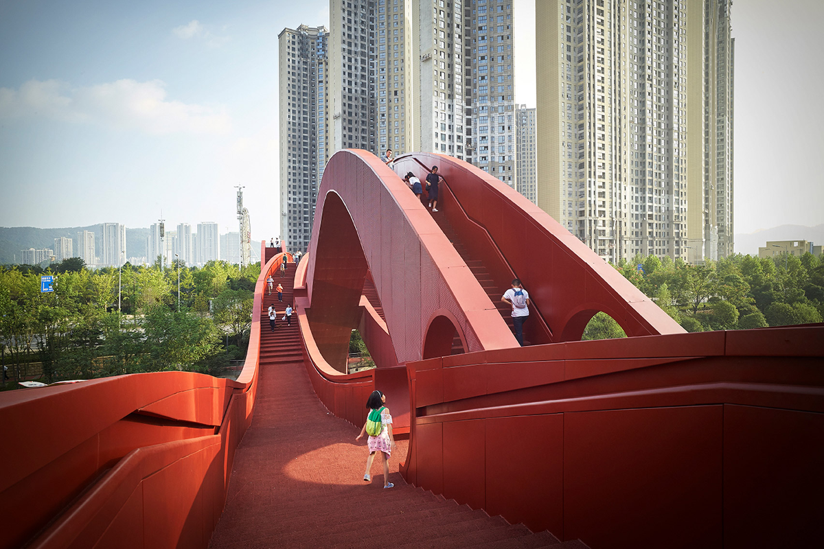 Çin’deki Dalgalı Kırmızı Köprü